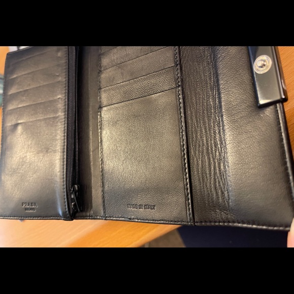 Prada wallet (new with authentication card) - Picture 5 of 8